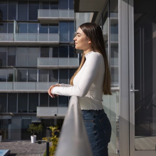 side-view-woman-posing-outdoors